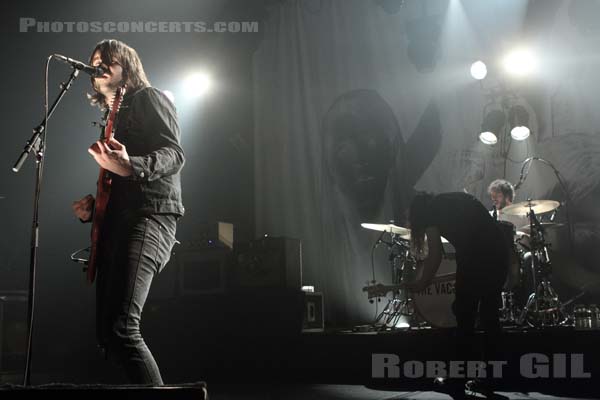 THE VACCINES - 2013-04-26 - PARIS - Le Bataclan - Justin Hayward-Young - Peter Gareth Christopher Robertson - Árni Árnason